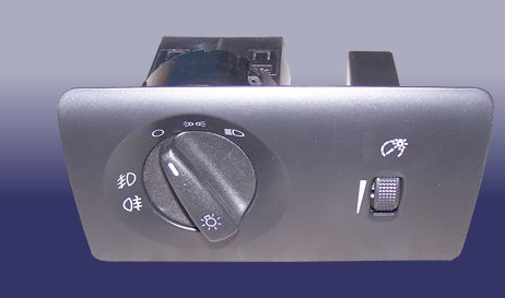 A153772050BA Chery interruptor de faros para "torpedo"