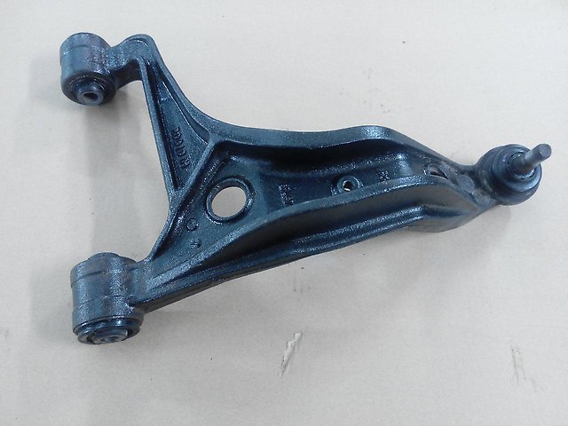 Brazo superior derecho de la suspensión trasera Suzuki 4620165J01 precio, desde 82,76 EUR