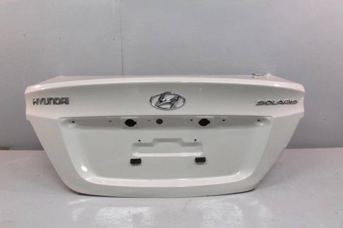 Tapa del maletero 692004L000 Hyundai/Kia