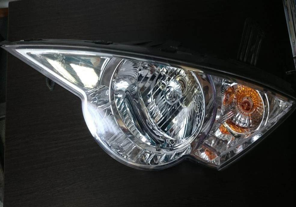 Faros delantero izquierdo para SsangYong Actyon 