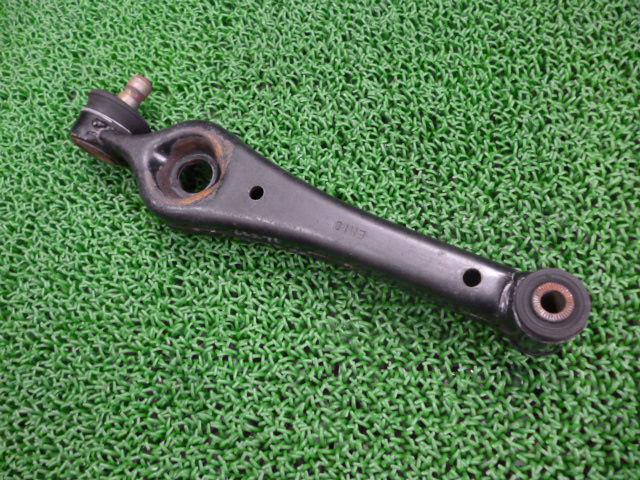 Brazo inferior izquierdo/derecho de suspensión delantera 4520076G20 Suzuki