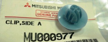MU000977 Mitsubishi clips fijación, revestimiento puerta