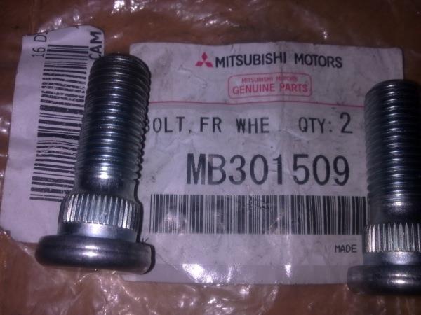 MB301509 Mitsubishi espárrago de rueda delantero