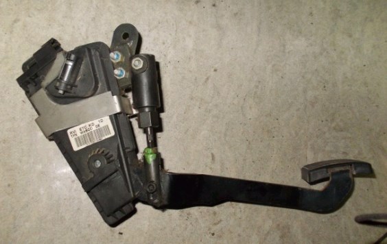 5010480823 Renault (RVI) pedal de acelerador