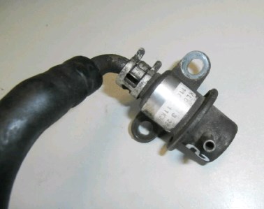 Regulador de presión de combustible, rampa de inyectores KL0213280 Mazda