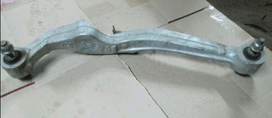 Brazo superior derecho de la suspensión trasera 55120JD000 Nissan/Infiniti