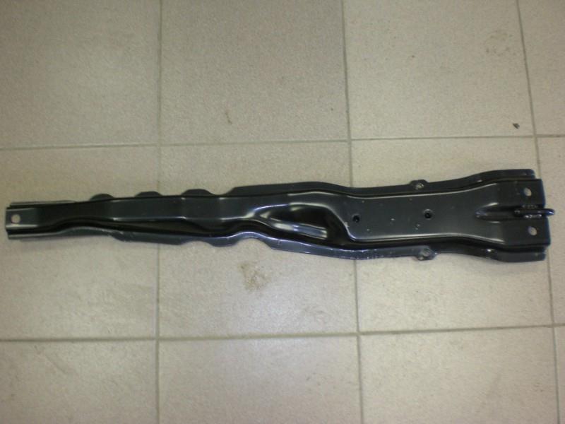 Subchasis delantero soporte motor delantero MR554735 Mitsubishi