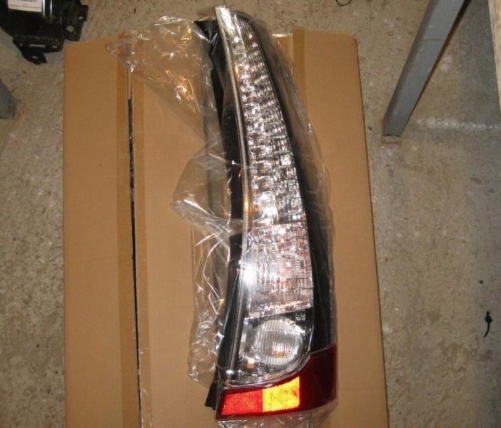 8330A212 Mitsubishi Piloto trasero derecho