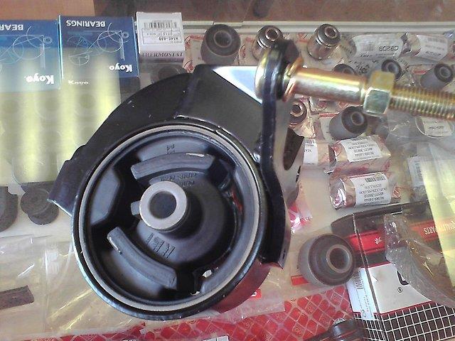 Soporte de motor derecho 1121031U1C Nissan