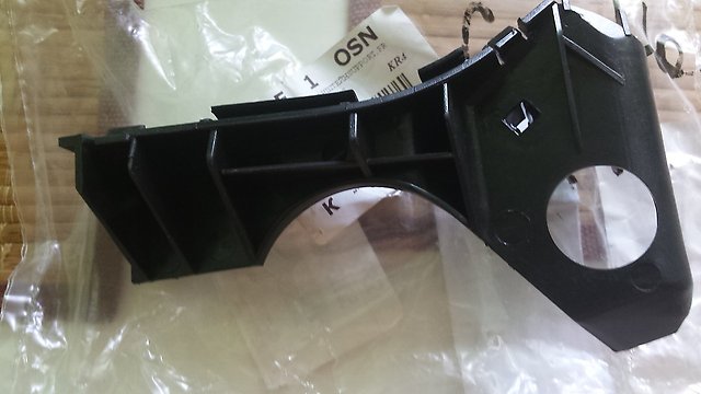 Soporte de paragolpes delantero derecho para Toyota Corolla (E12)