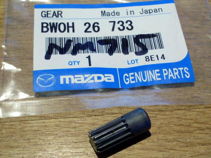 BW0H26733 Mazda cilindro slide pinza de freno delantero