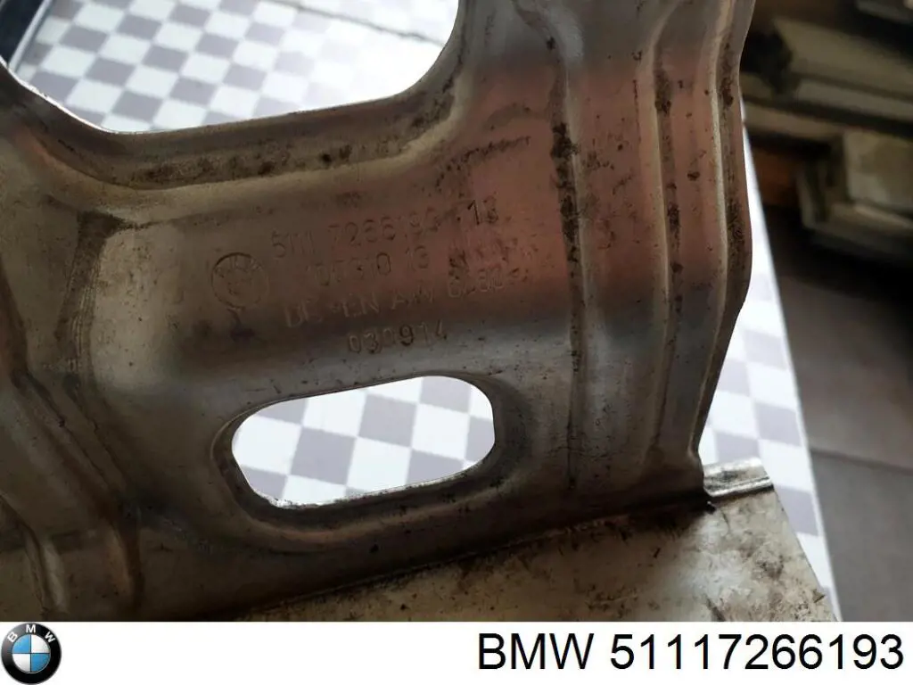 Soporte del absorbedor del parachoques delantero 51117266193 BMW