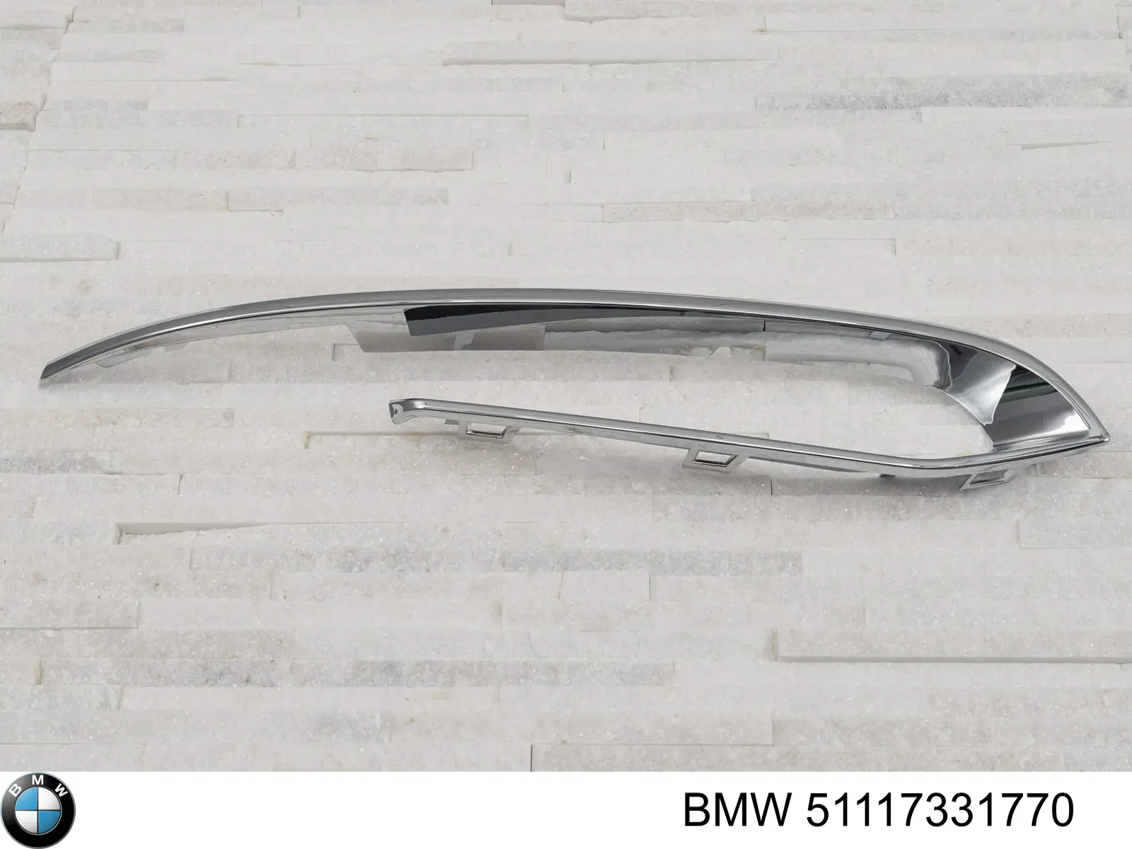 51117331770 BMW moldura de rejilla parachoques delantero derecha