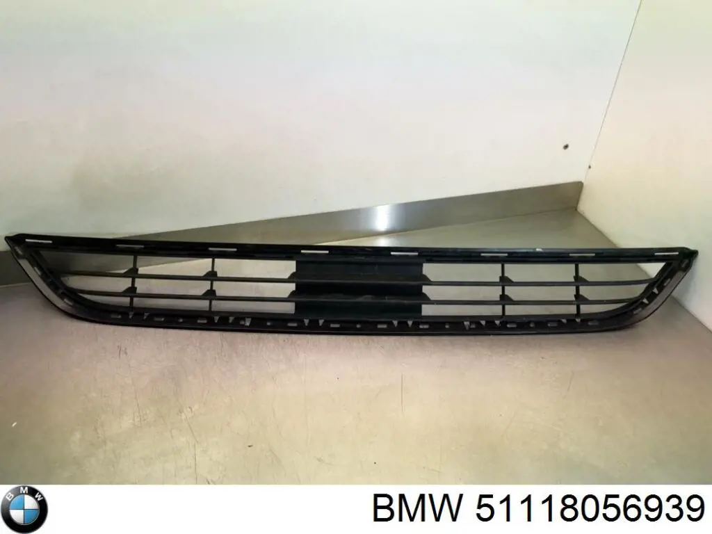 Rejilla de ventilación, paragolpes delantero, central BMW 51118056939 precio, desde 87,06 EUR