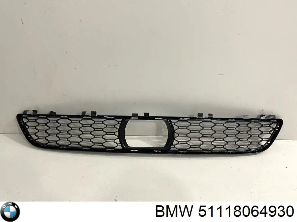 Rejilla de ventilación, paragolpes delantero, central BMW 51118064930 precio, desde 38,21 EUR
