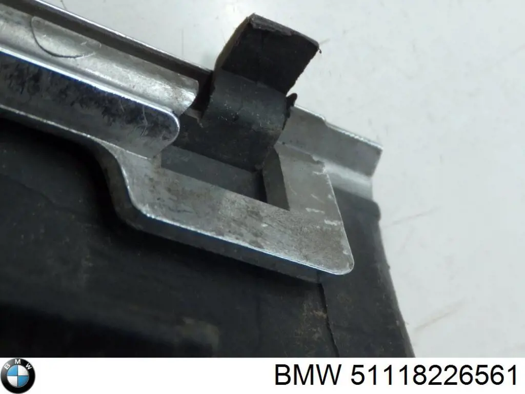 Protector para parachoques delantero izquierdo 51118226561 BMW