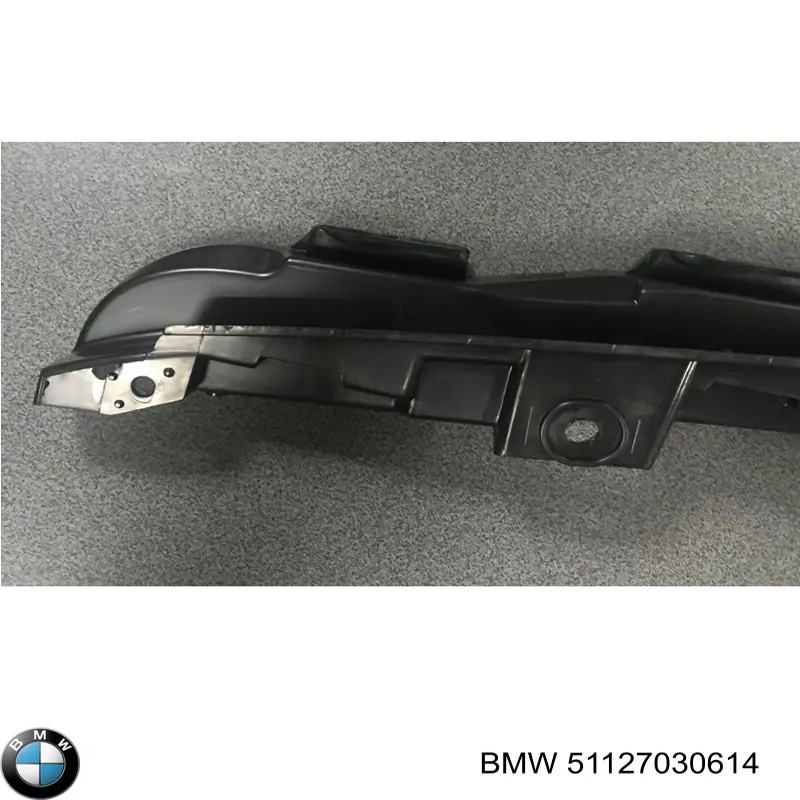 Guía derecha del parachoques trasero BMW 51127030614 precio, desde 10,95 EUR