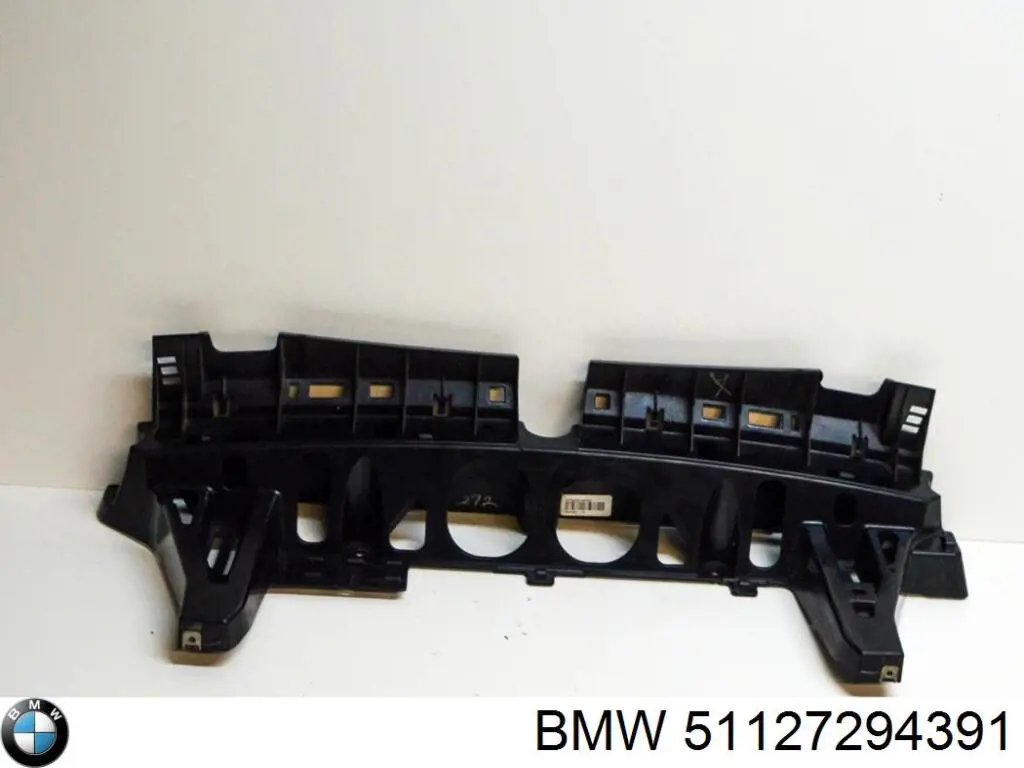 51127294391 BMW Soporte central del parachoques trasero