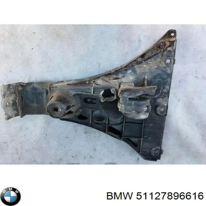 51127896616 BMW Guía derecha del parachoques trasero
