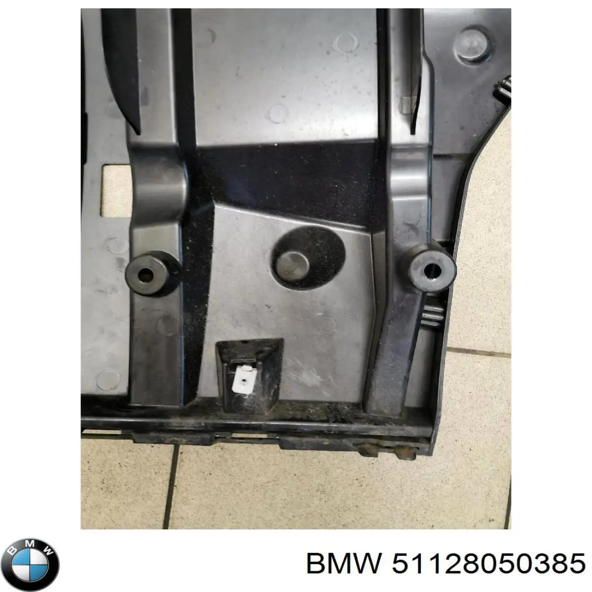 51128050385 BMW Soporte de paragolpes trasero izquierdo