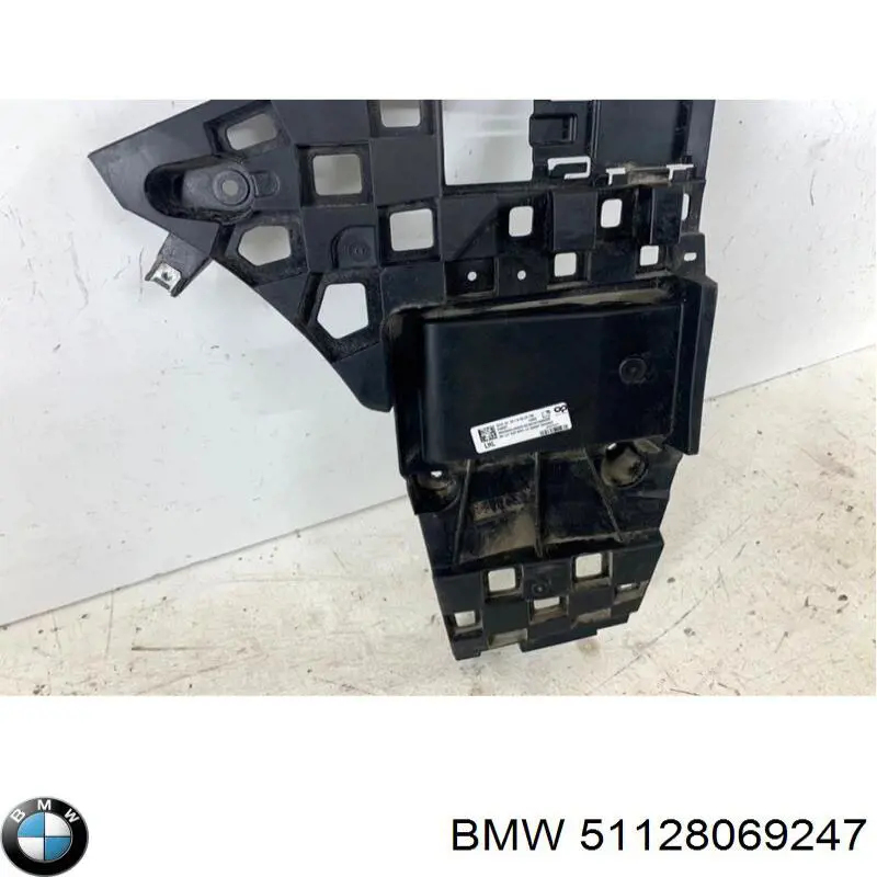 Soporte exterior izquierdo del parachoques trasero BMW 51128069247 precio, desde 139,47 EUR