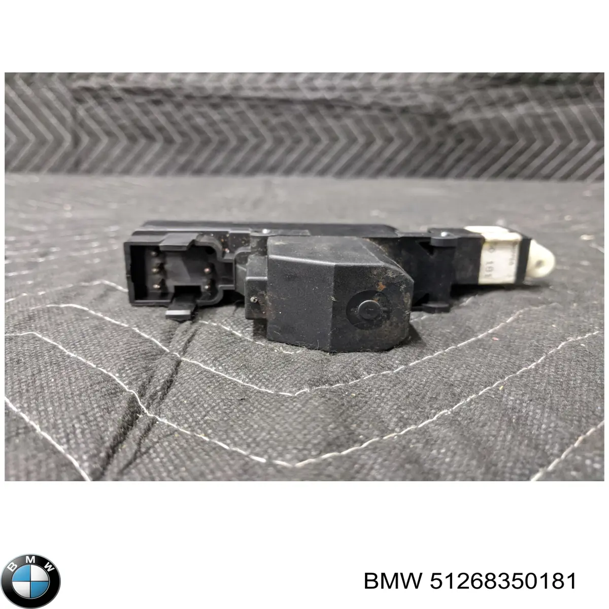 Motor de apertura/cierre del cierre del maletero (puerta trasera 3/5) 51268350181 BMW
