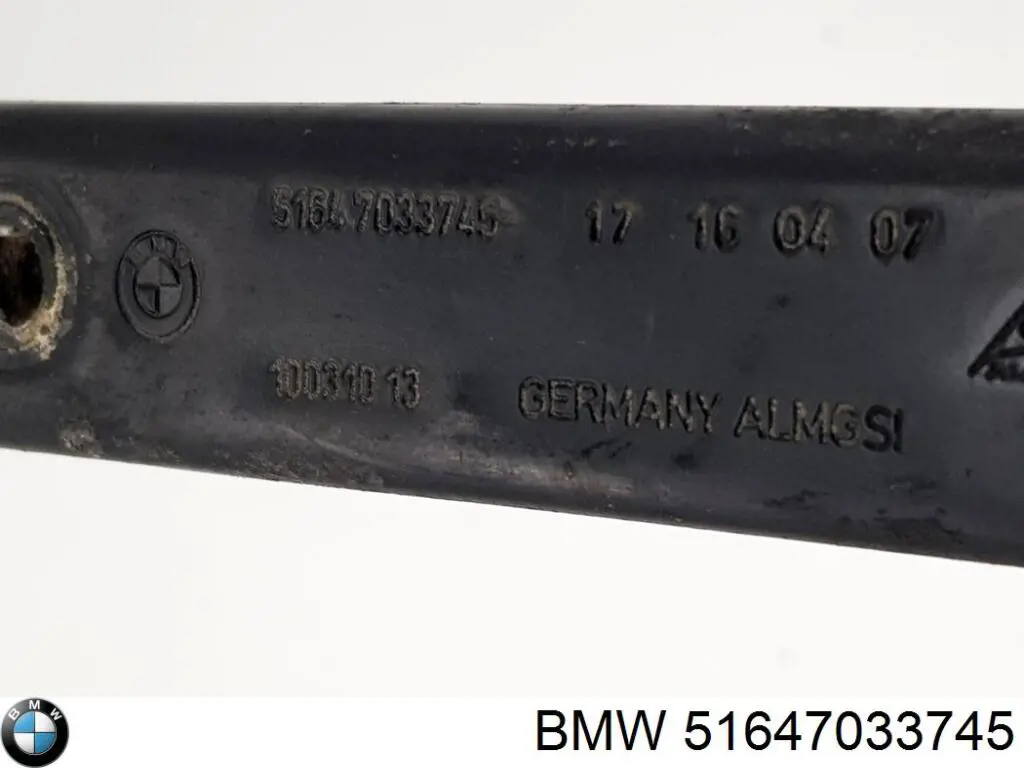 Soporte superior del marco del radiador 51647033745 BMW
