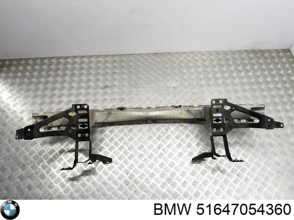 51647054360 BMW soporte de radiador inferior (panel de montaje para foco)