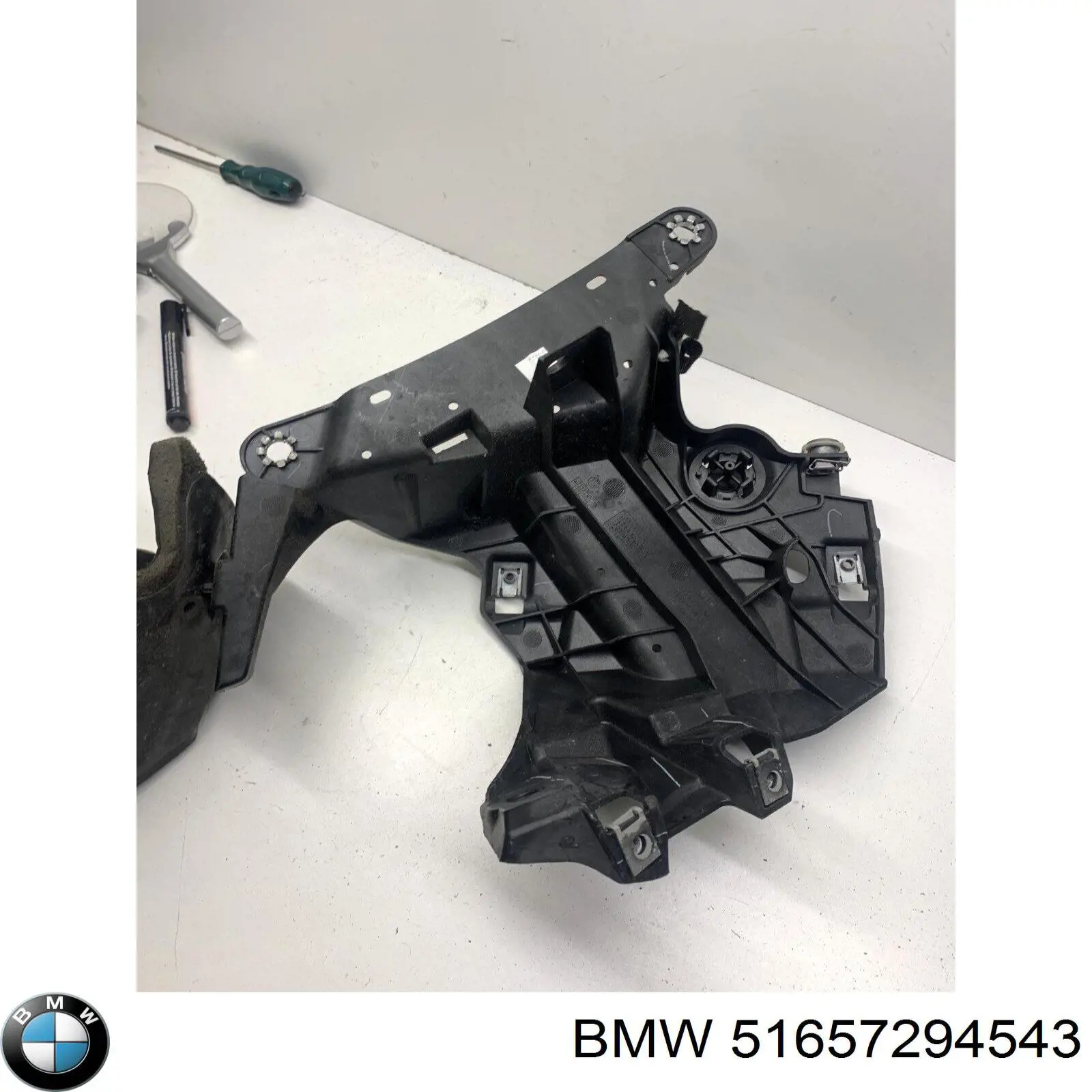 Soporte delantero izquierdo para aleta delantera 51657294543 BMW
