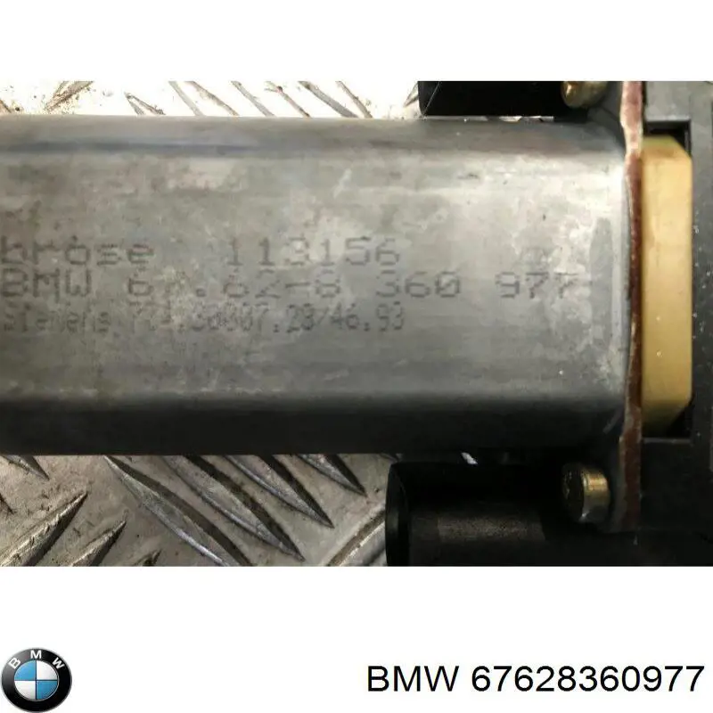 Motor del elevalunas de la puerta delantera derecha 67628360977 BMW