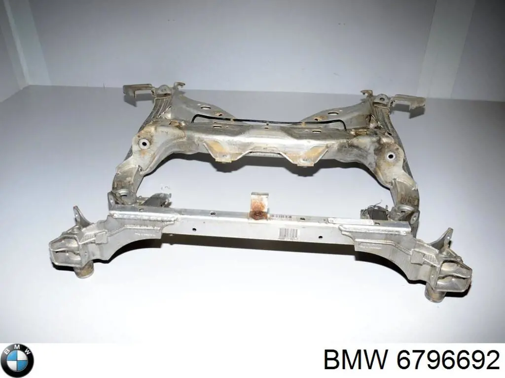 6796692 BMW Subchasis delantero