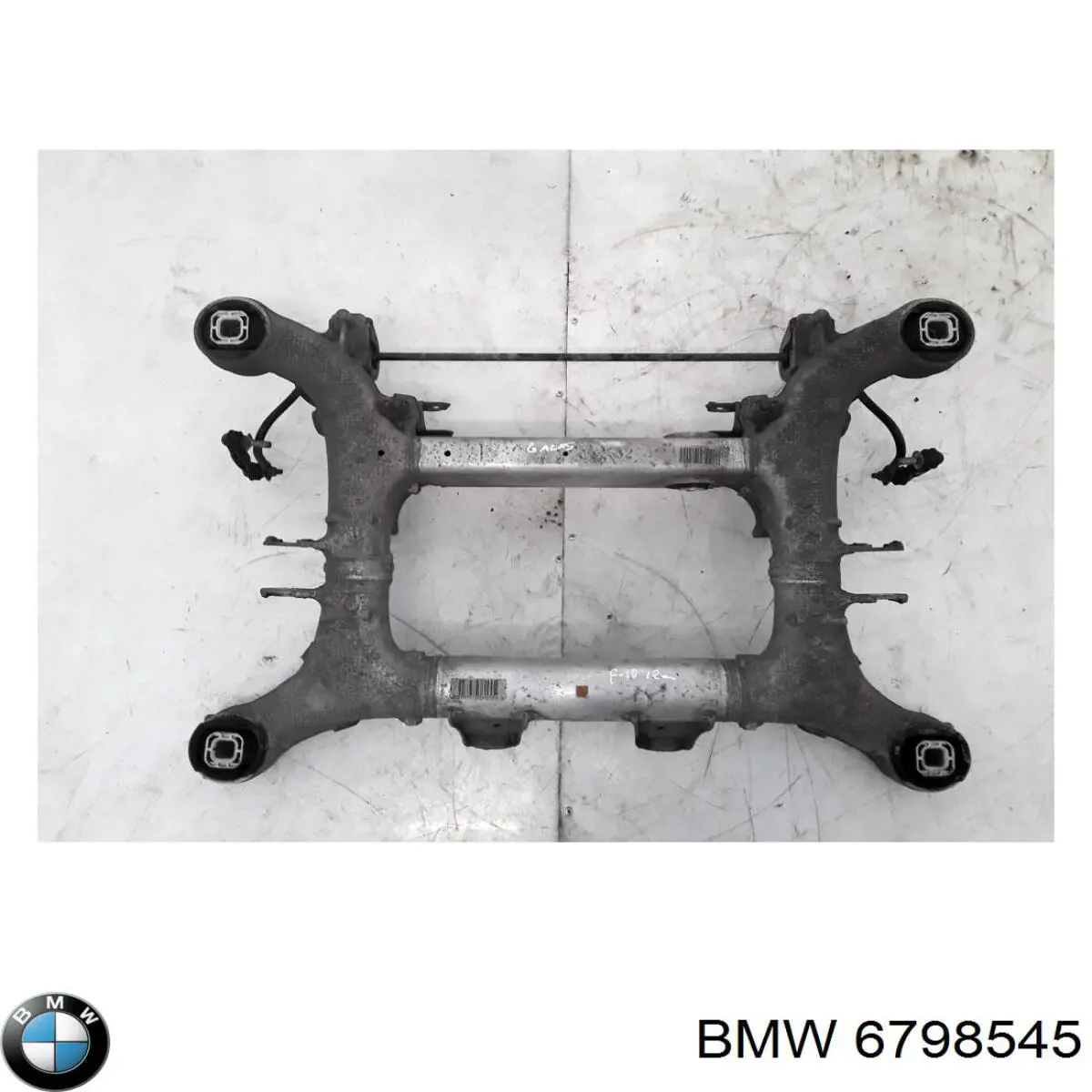 6798545 BMW Subchasis trasero soporte motor