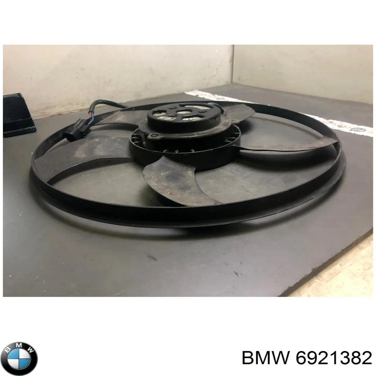 Comprar 6921382 BMW Difusor del radiador del aire acondicionado con ventilador y motor