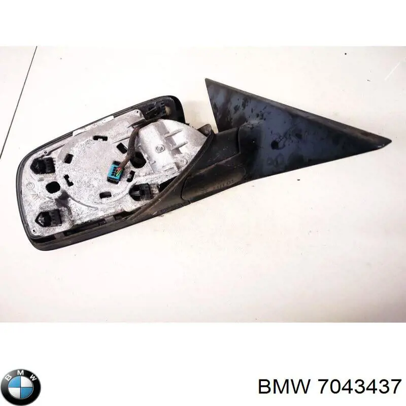 7043437 BMW 