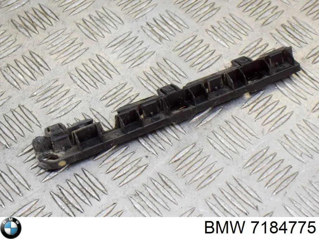 Soporte de moldura exterior del umbral izquierdo BMW 7184775 precio, desde 16,58 EUR