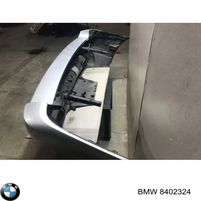 8402324 BMW parachoques trasero