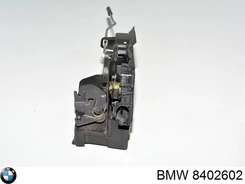 Cerradura de la puerta trasera derecha 8402602 BMW