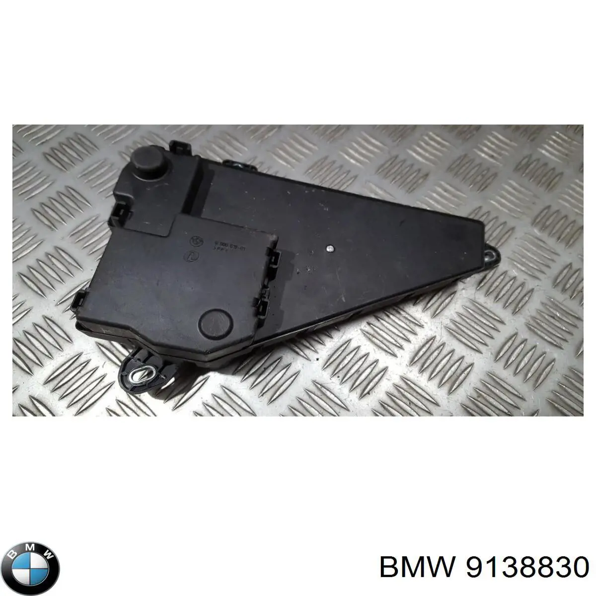 Caja de fusibles trasera interior 9138830 BMW