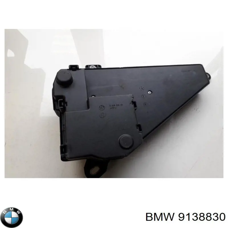 9138830 BMW Caja de fusibles trasera interior