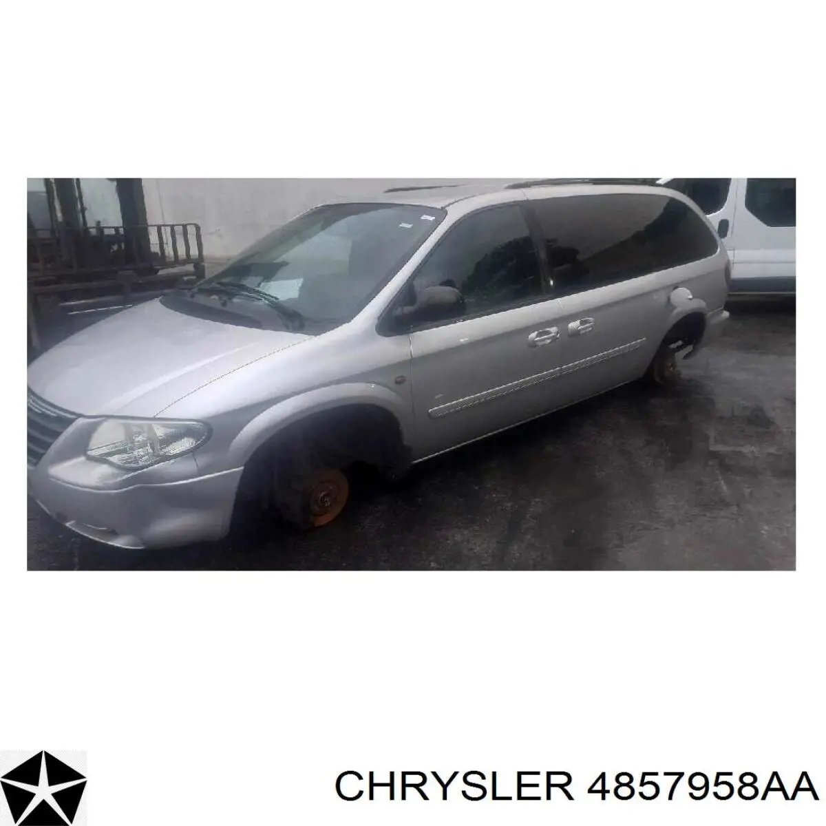 4857958AA Chrysler Calandra