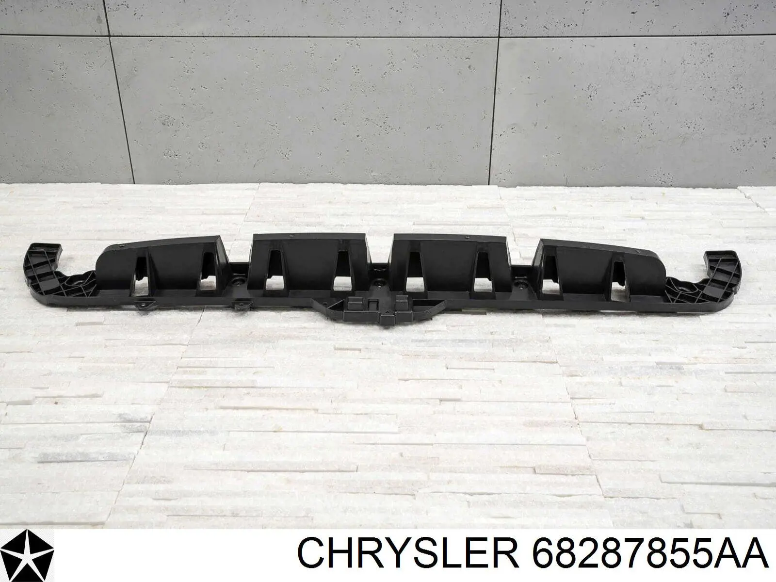 68287855AA Chrysler soporte de parachoques trasero central