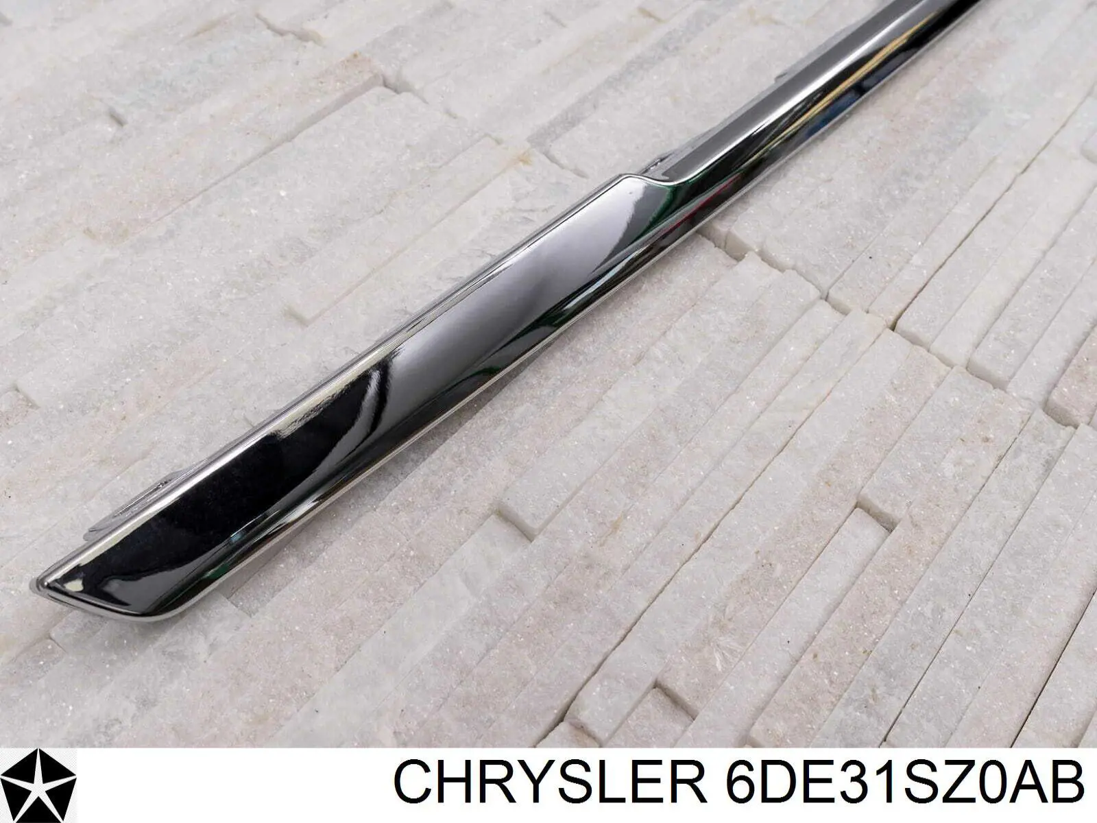 6DE31SZ0AB Chrysler moldura de parachoques trasero