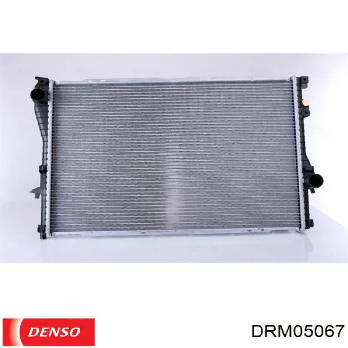 DRM05067 Denso radiador