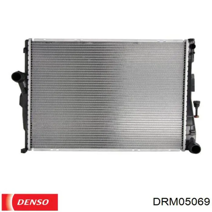DRM05069 Denso radiador