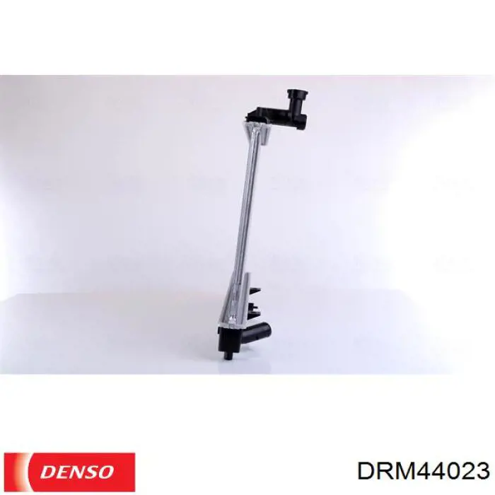 DRM44023 Denso radiador