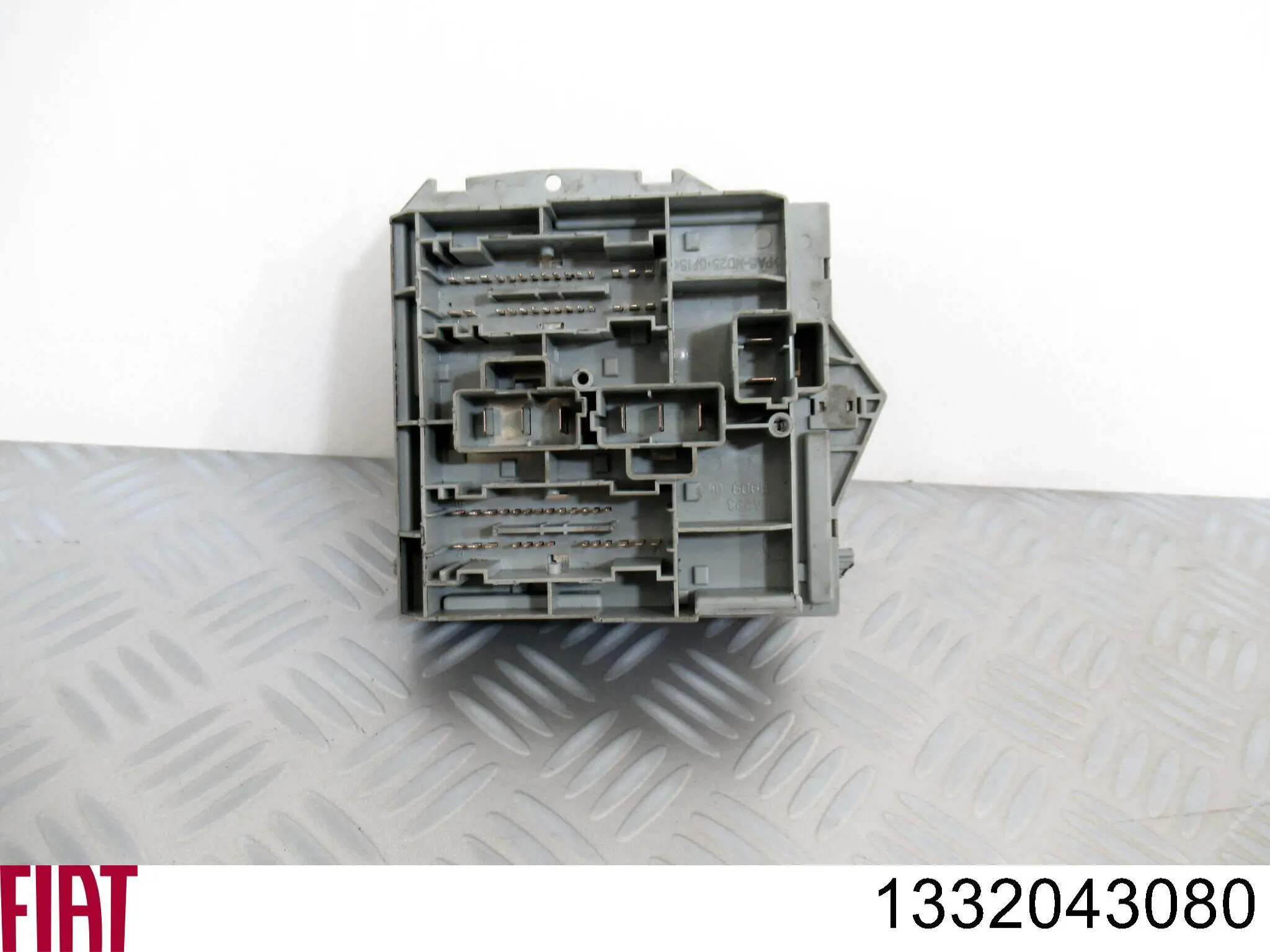 Caja fusibles Fiat/Alfa/Lancia 1332043080 precio, desde 84,22 EUR