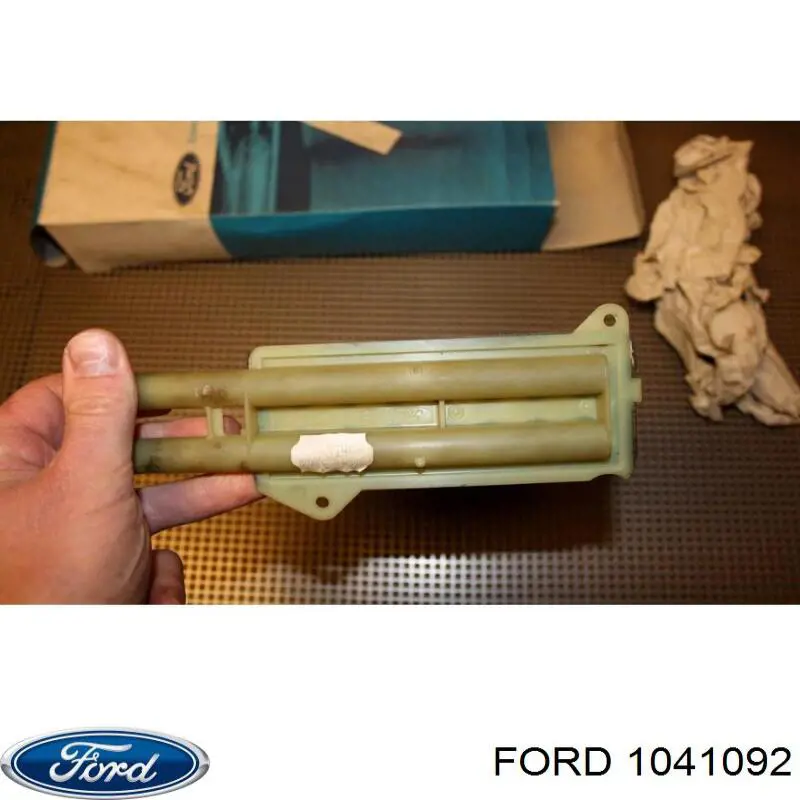1041092 Ford radiador de calefacción