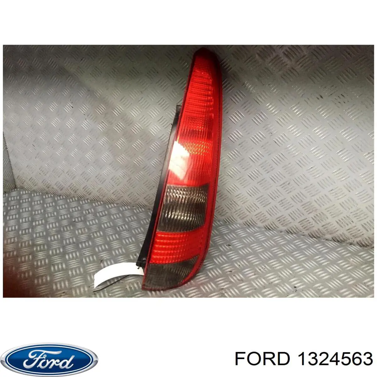 Piloto trasero exterior derecho Ford 1324563 precio, desde 56,63 EUR