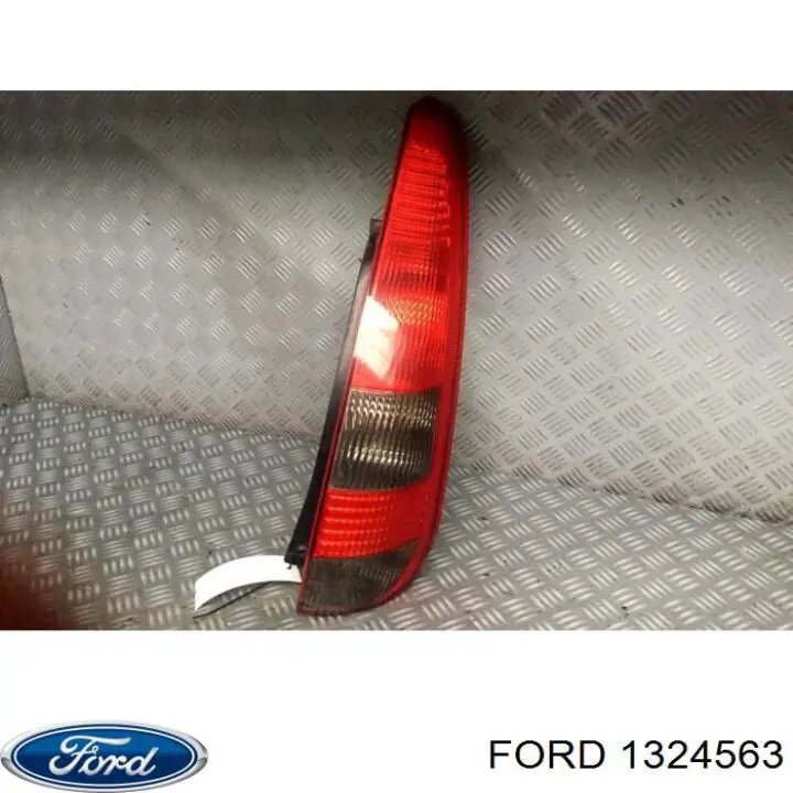 1324563 Ford piloto posterior exterior derecho