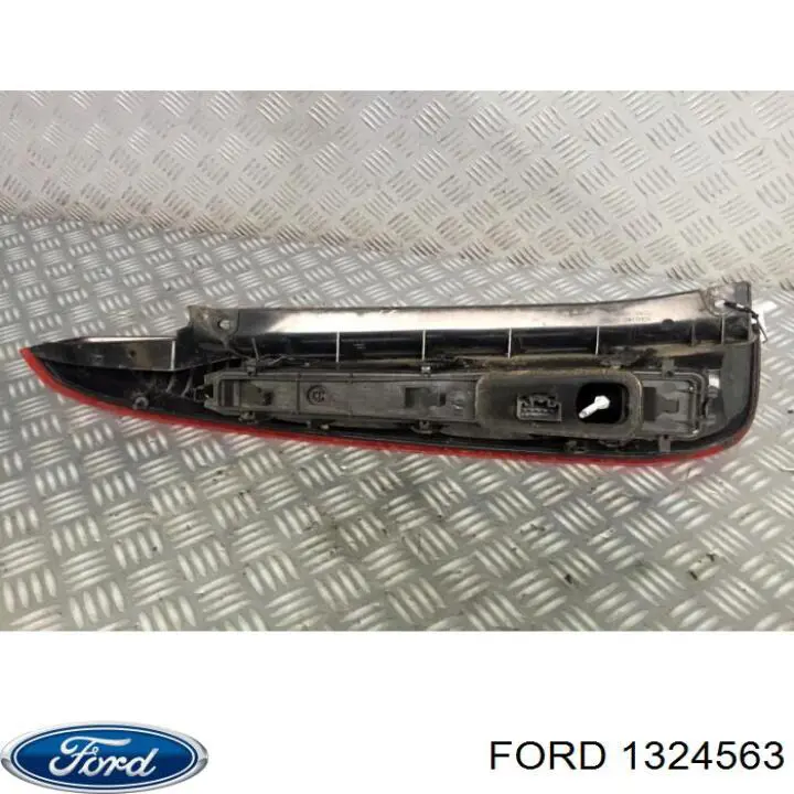 Comprar 1324563 Ford Piloto trasero exterior derecho